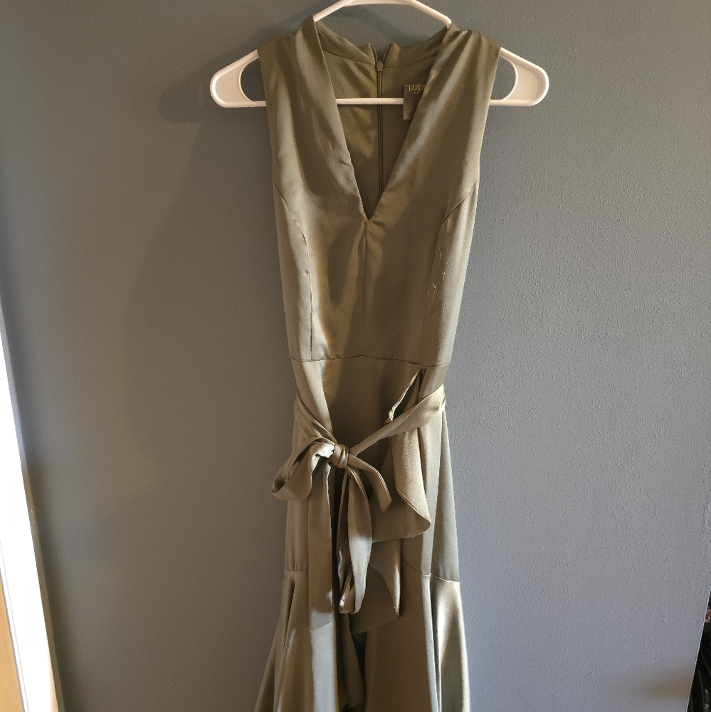 Elegant Olive Green Sleeveless Dress